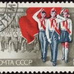 bélyeg szovjet úttörőkkel